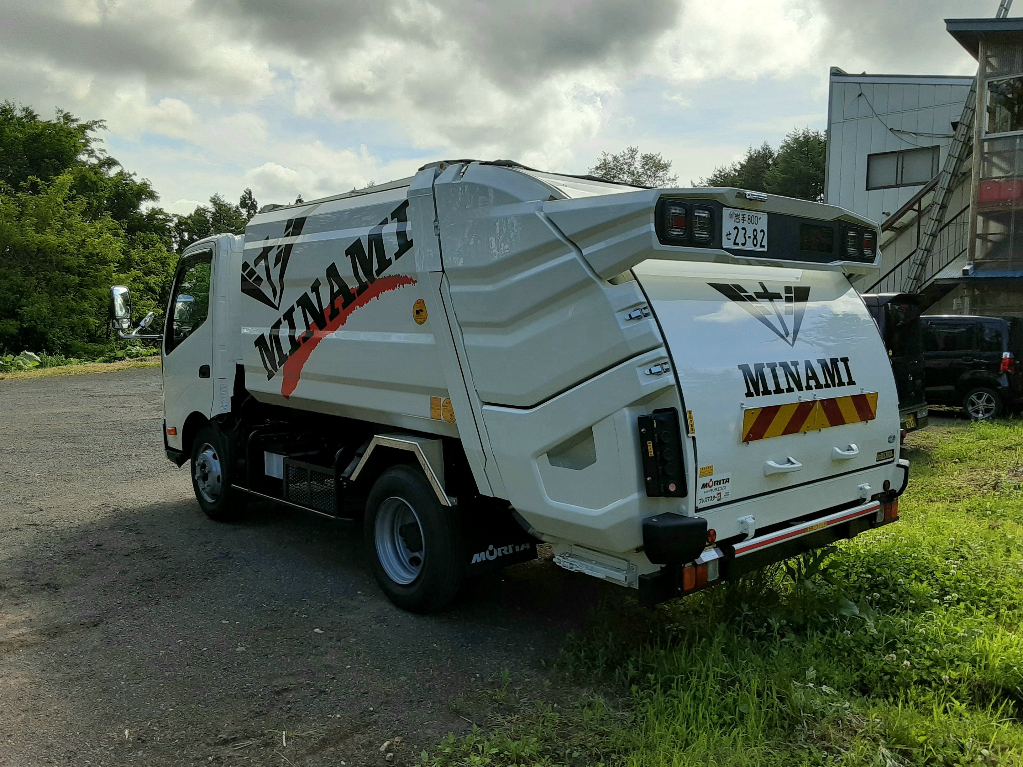 パッカー車（塵芥車） 納車されました！！】 | 南建設株式会社